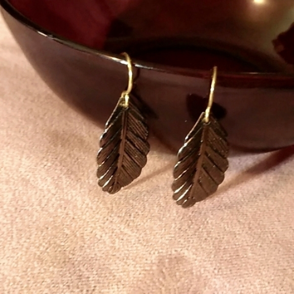 Handmade Delicate Mini Vintage Leaf Earrings Bronze Brass Leaves Botanical New - Picture 5 of 10